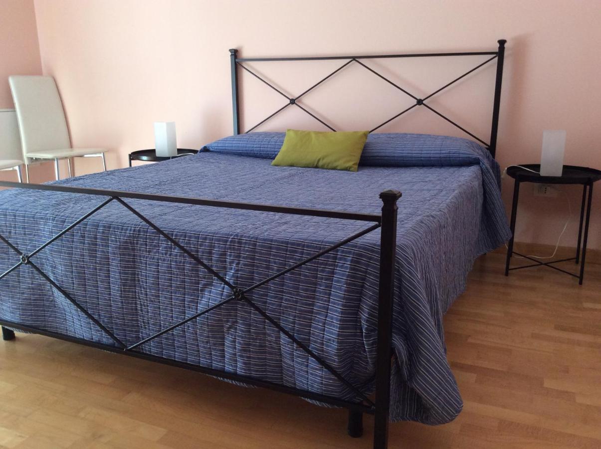 A Un Passo Da... B&B Elmas Екстериор снимка